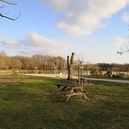 Apartment T1 Bis De 27m2 A Barbotan -minimum 21 Nuits - Au Calme #vacances#cure-lac Et Piscine A 1 Km, Cazaubon