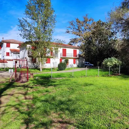 T1 Bis De 27m2 A Barbotan -minimum 21 Nuits - Au Calme #vacances#cure-lac Et Piscine A 1 Km, Apartment Cazaubon